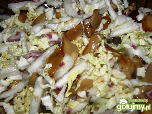 Sałatka z kapusty pekińskiej i grzybów   Sałatka z kapusty pekińskiej i grzybów
