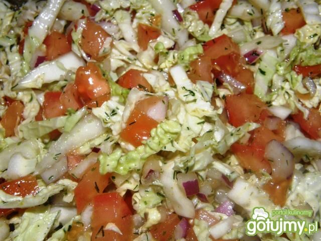 Sałatka z kapusty pekińskiej i pomidorów Sałatka z kapusty pekińskiej i pomidorów