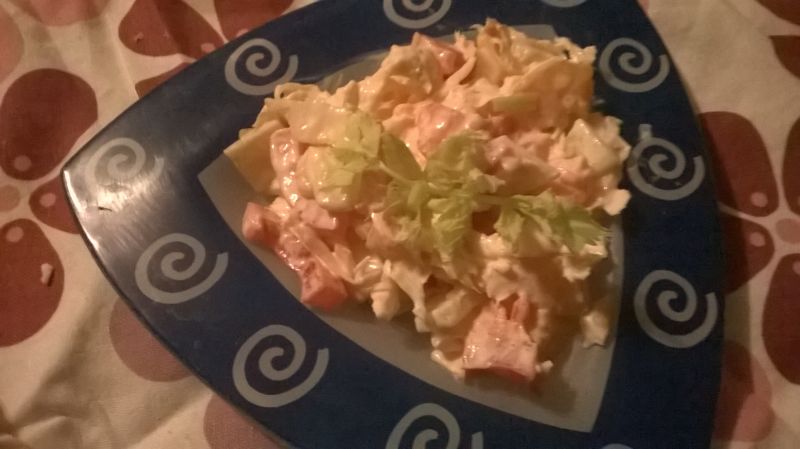 sałatka z kapusty pekińskiej i selera naciowego