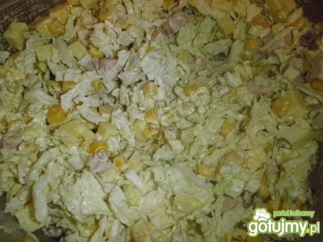 Sałatka z kapusty pekińskiej i sera 