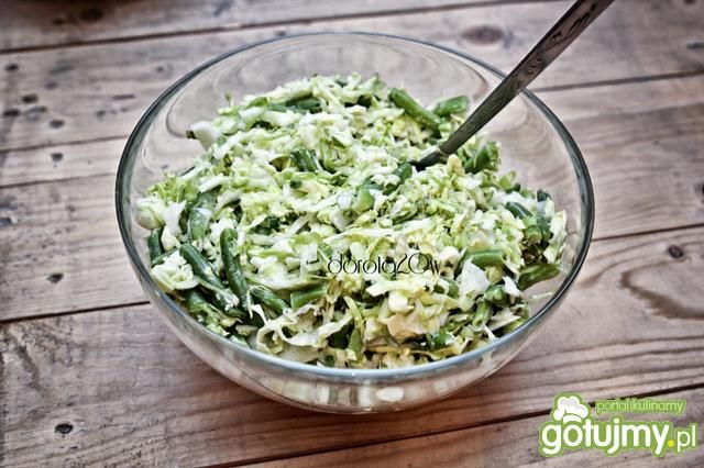 Sałatka z kapusty z fasolką szparagową