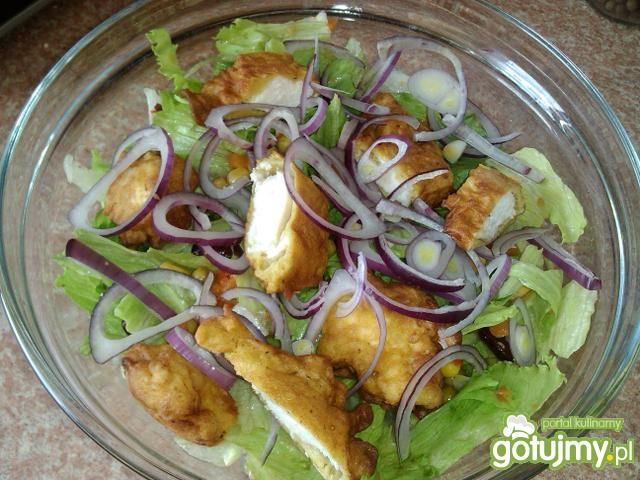 Sałatka z kąskami nuggetsów  Sałatka z kąskami nuggetsów