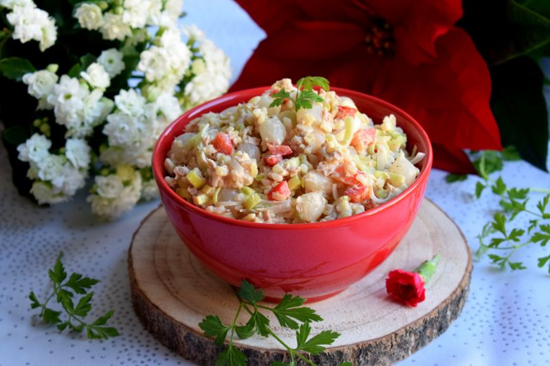 Sałatka z kaszą bulgur, tuńczykiem i cebulką Sałatka z kaszą bulgur, tuńczykiem i cebulką