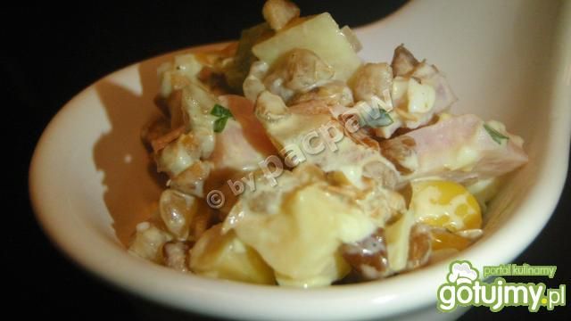 Sałatka z kaszą gryczaną ,szynką