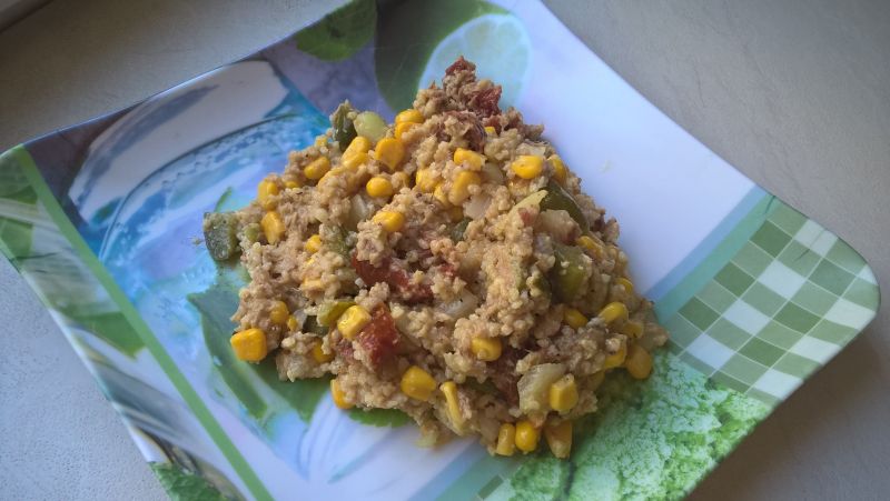 Sałatka z kaszą jaglaną i tuńczykiem