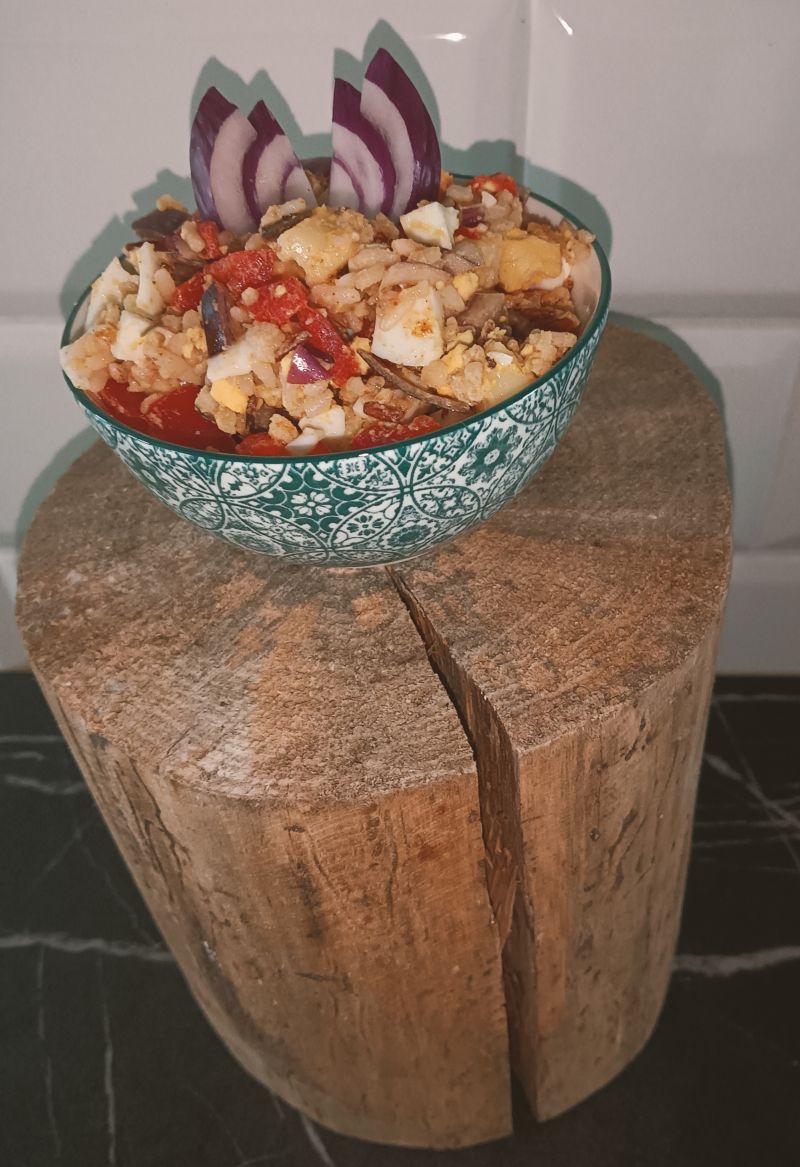 Sałatka z kaszą, jajkiem i mozzarellą