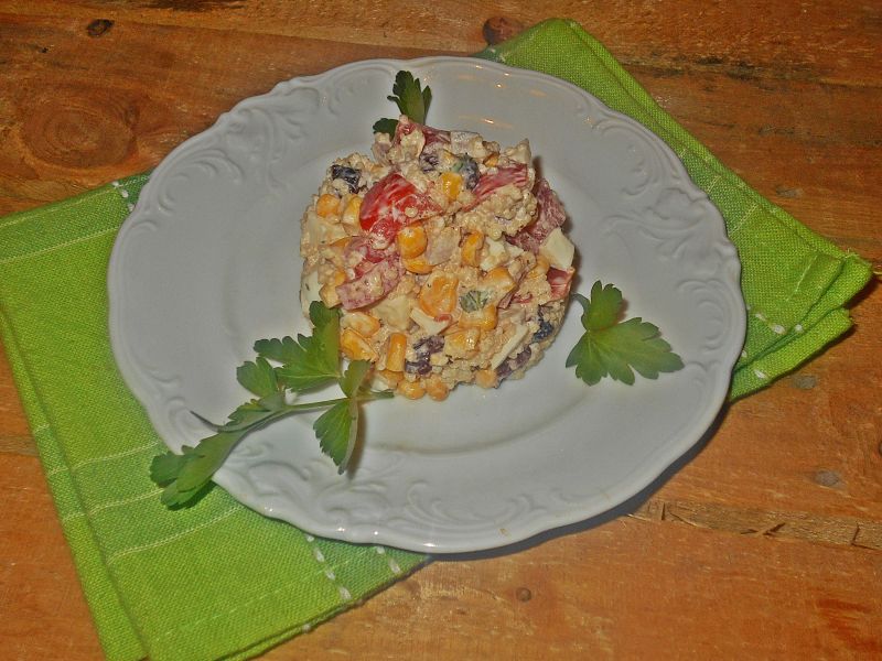 Sałatka z kaszą kuskus i jajkiem