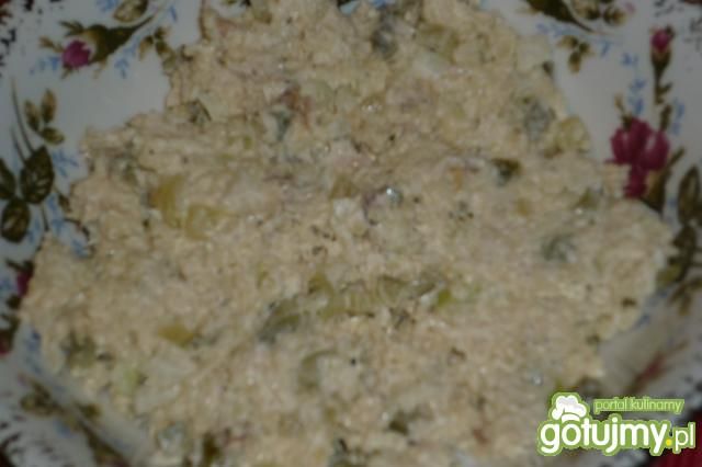 Sałatka z kaszą kuskus i makrelą wędzon