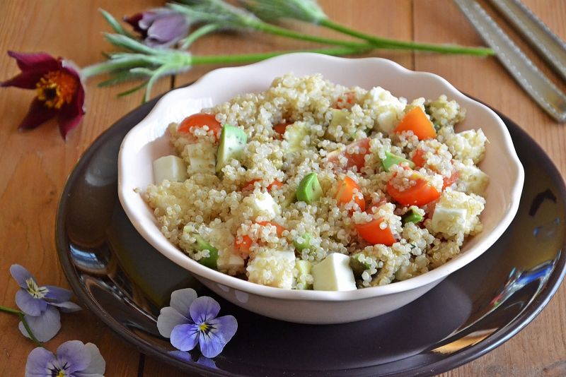 Sałatka z kaszą quinoa  Sałatka z kaszą quinoa