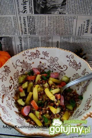 Sałatka z kaszy gryczanej i fasolki 