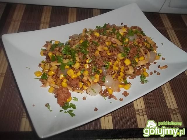 Sałatka z kaszy gryczanej i tuńczyka Sałatka z kaszy gryczanej i tuńczyka