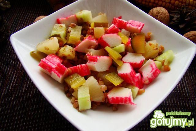 Sałatka z kaszy i paluszków karbowych  Sałatka z kaszy i paluszków karbowych