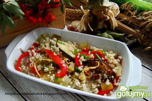 Sałatka z kaszy jaglanej i grillowanego 