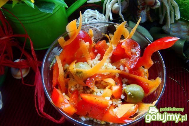 Sałatka z kaszy jaglanej i oliwek