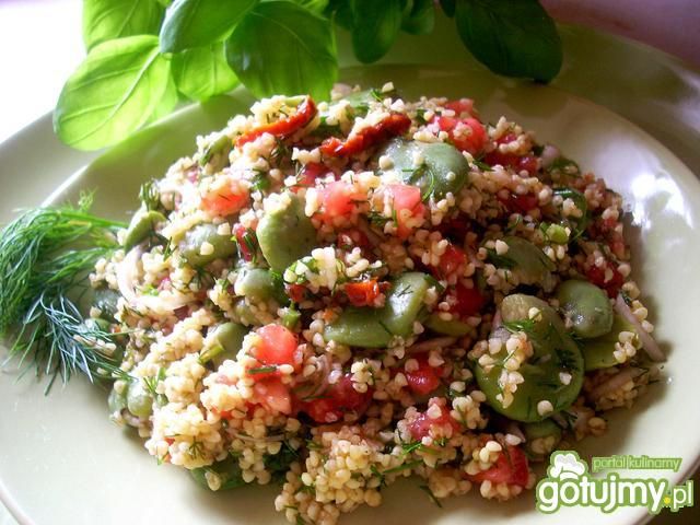 Sałatka z kaszy jaglanej z bobem 