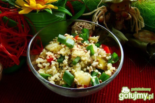 Sałatka z kaszy jaglanej z słonecznikiem Sałatka z kaszy jaglanej z słonecznikiem