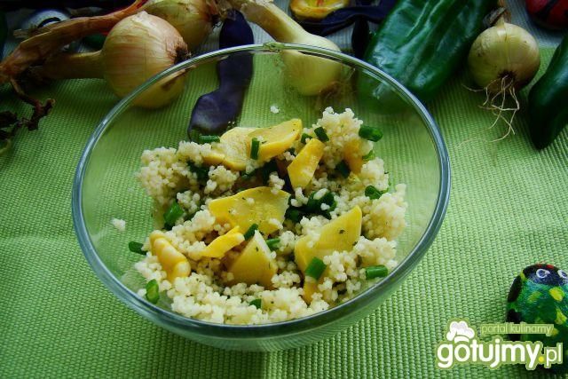 Sałatka z kaszy kuskus z szczypiorkiem  Sałatka z kaszy kuskus z szczypiorkiem