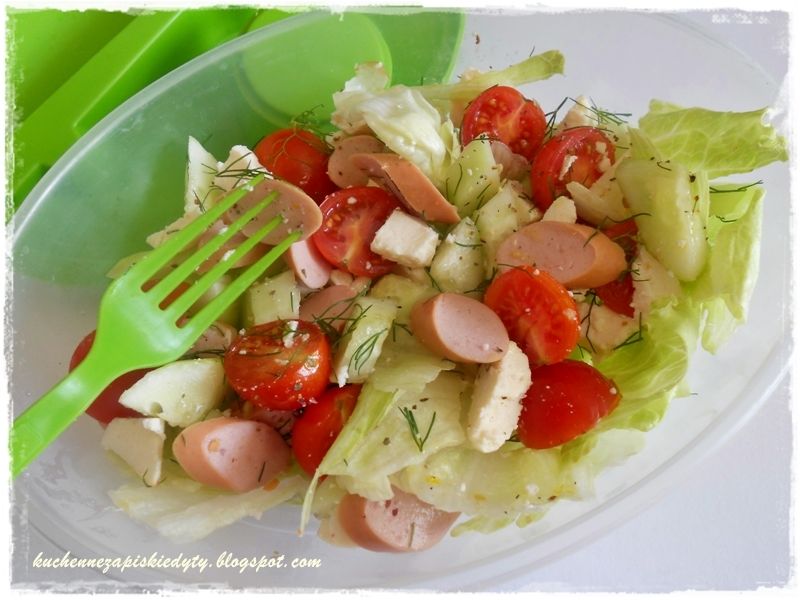 Sałatka z kiełbaską wiedeńską i serkiem Capri Sałatka z kiełbaską wiedeńską i serkiem Capri