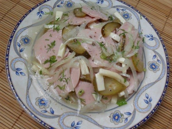 Salatka z kielbasy. Salatka z kielbasy.