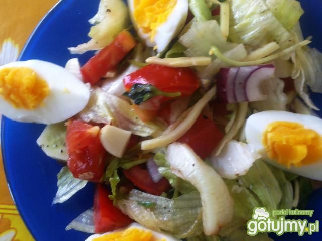 Sałatka z kiełkami bambusa i jajkiem Sałatka z kiełkami bambusa i jajkiem
