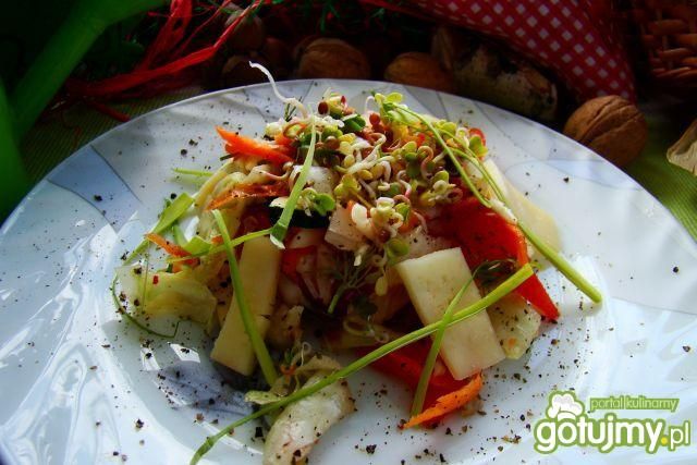 Sałatka z kiełkami i serem 