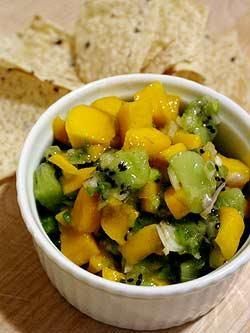 Sałatka z kiwi i mango Sałatka z kiwi i mango