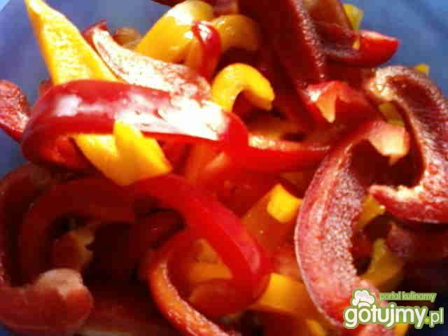 Sałatka z kolorowej papryki