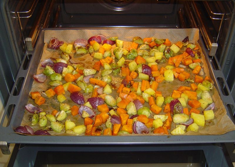 Sałatka z kolorowych, pieczonych warzyw