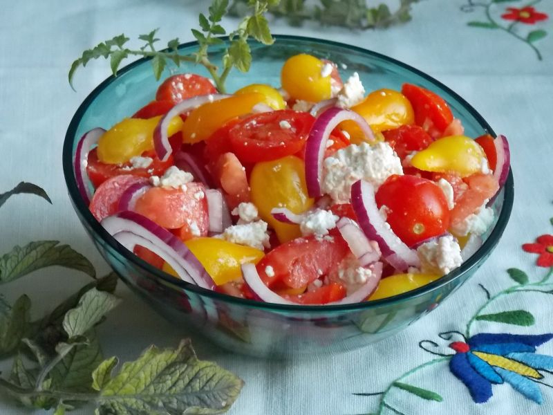 Sałatka z kolorowych pomidorków koktajlowych Sałatka z kolorowych pomidorków koktajlowych