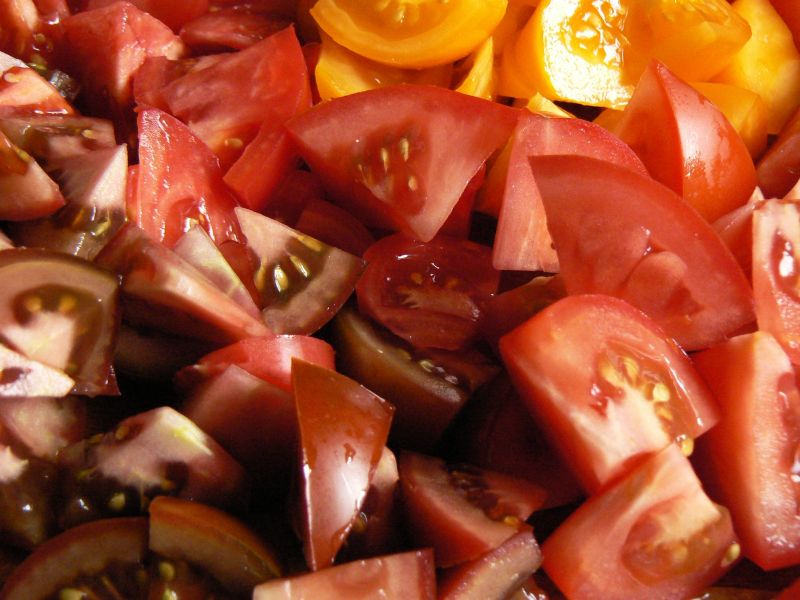 Sałatka z kolorowych pomidorów