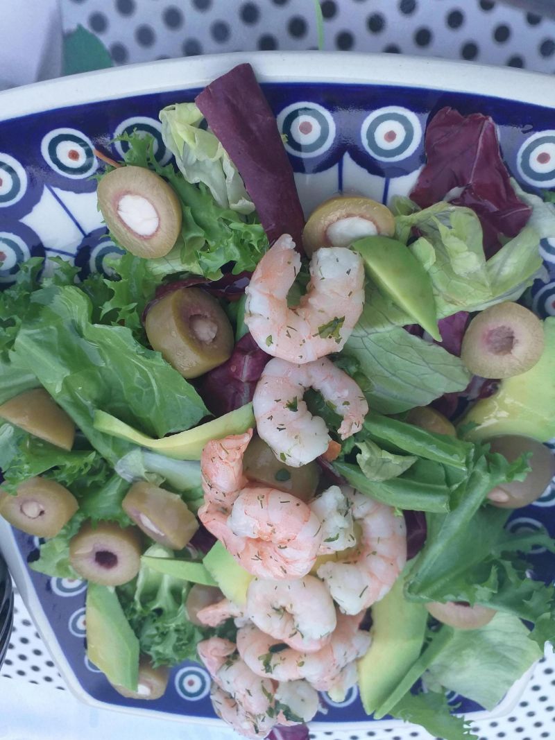 Sałatka z krewetkami i awokado