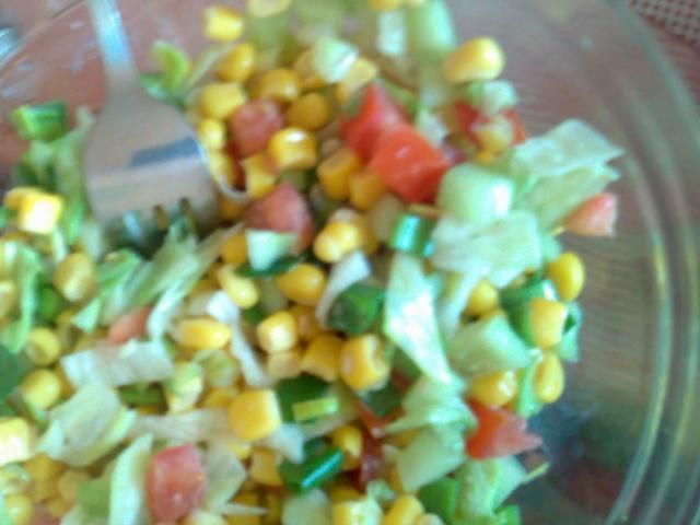 Sałatka z kukurydzą