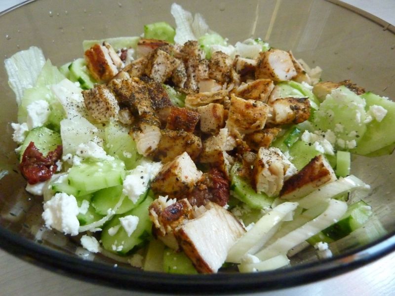 Sałatka z kurczaka i fety Sałatka z kurczaka i fety