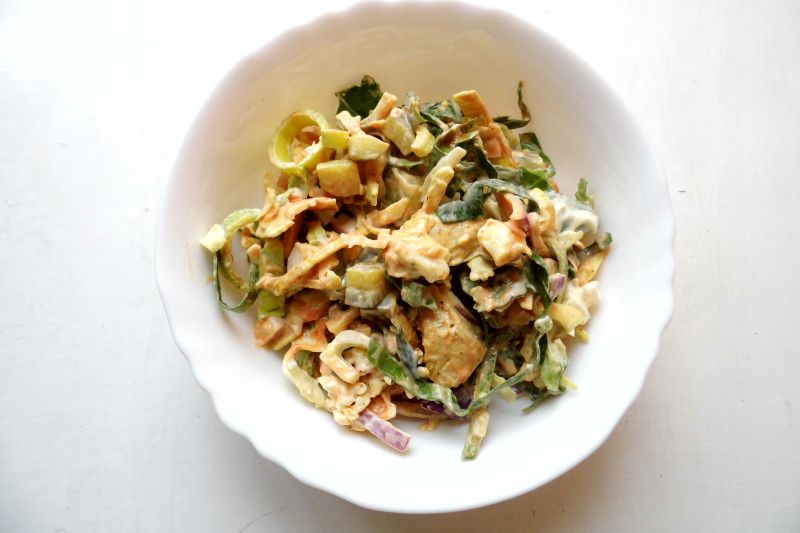 Sałatka z Kurczaka i mixem kapust Sałatka z Kurczaka i mixem kapust