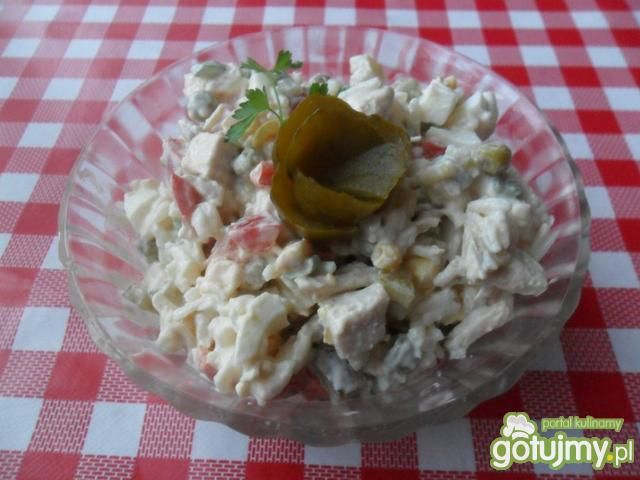 Sałatka z kurczaka, ryżu i papryki 