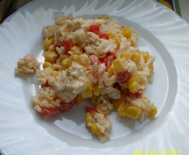 Sałatka z kurczaka z ananasem