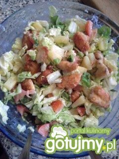 Sałatka z kurczakiem i ananasem         