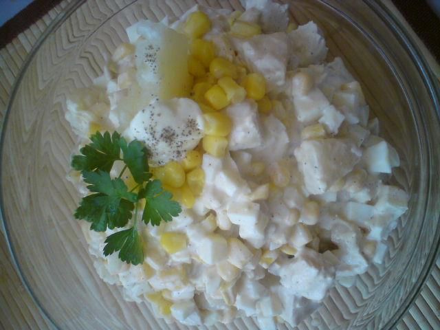 Sałatka z kurczakiem i ananasem Sałatka z kurczakiem i ananasem