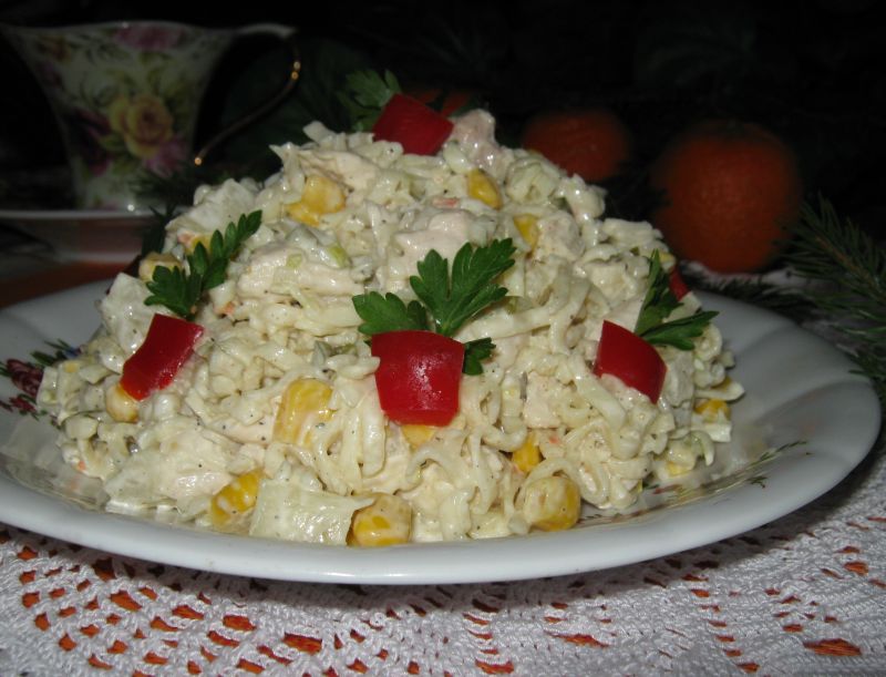 Sałatka z kurczakiem i ananasem