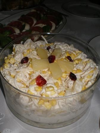 Sałatka z kurczakiem i ananasem