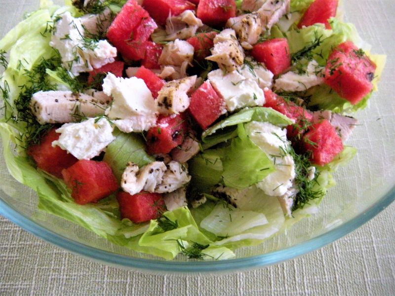 Sałatka z kurczakiem i arbuzem