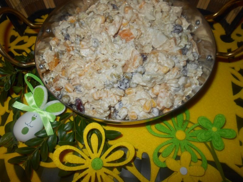 Sałatka z kurczakiem i brzoskwiniami Sałatka z kurczakiem i brzoskwiniami