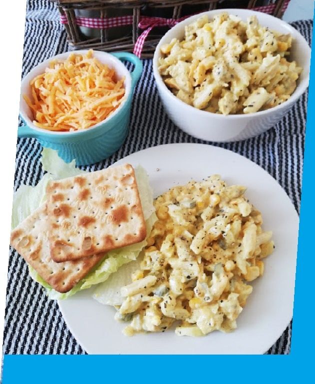 Sałatka z kurczakiem i drobnym makaronikiem 