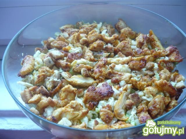 Sałatka z kurczakiem i grzankami