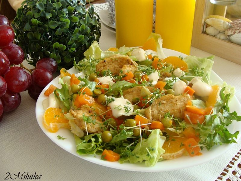 Sałatka z kurczakiem i mandarynkami Sałatka z kurczakiem i mandarynkami