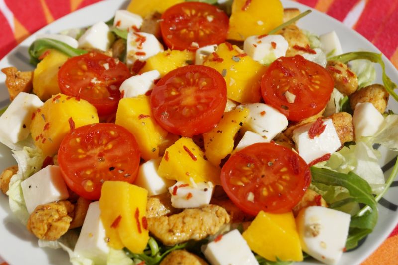 Sałatka z kurczakiem i mango Sałatka z kurczakiem i mango