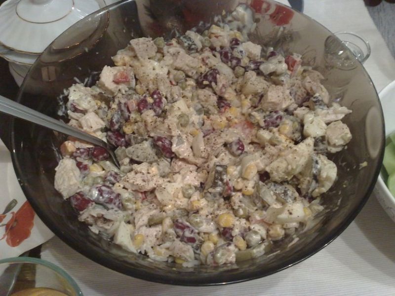 Sałatka z kurczakiem i ogórkiem