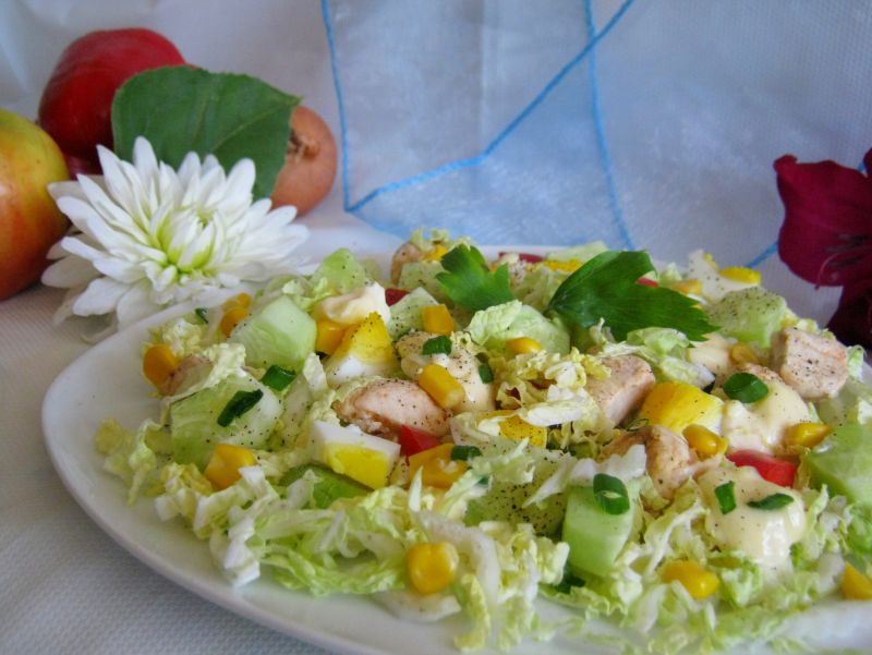 Sałatka z kurczakiem i ogórkiem