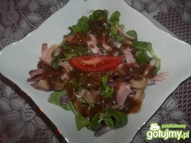 Sałatka z kurczakiem i pieczarką Sałatka z kurczakiem i pieczarką