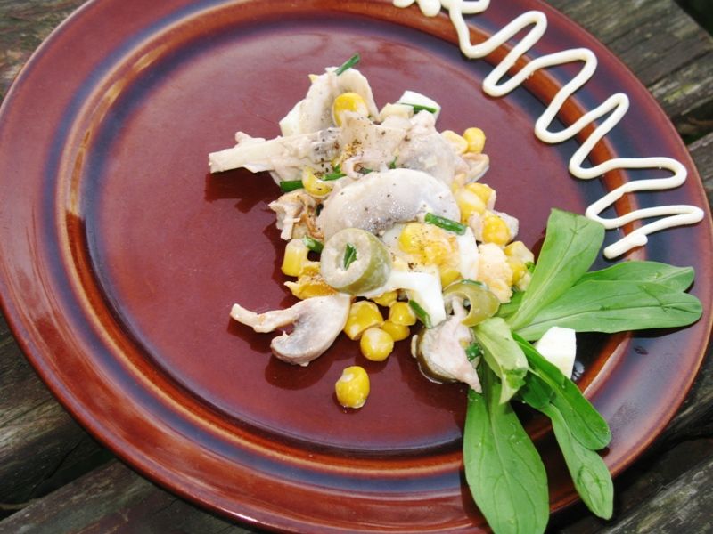 Sałatka z kurczakiem i pieczarkami Sałatka z kurczakiem i pieczarkami